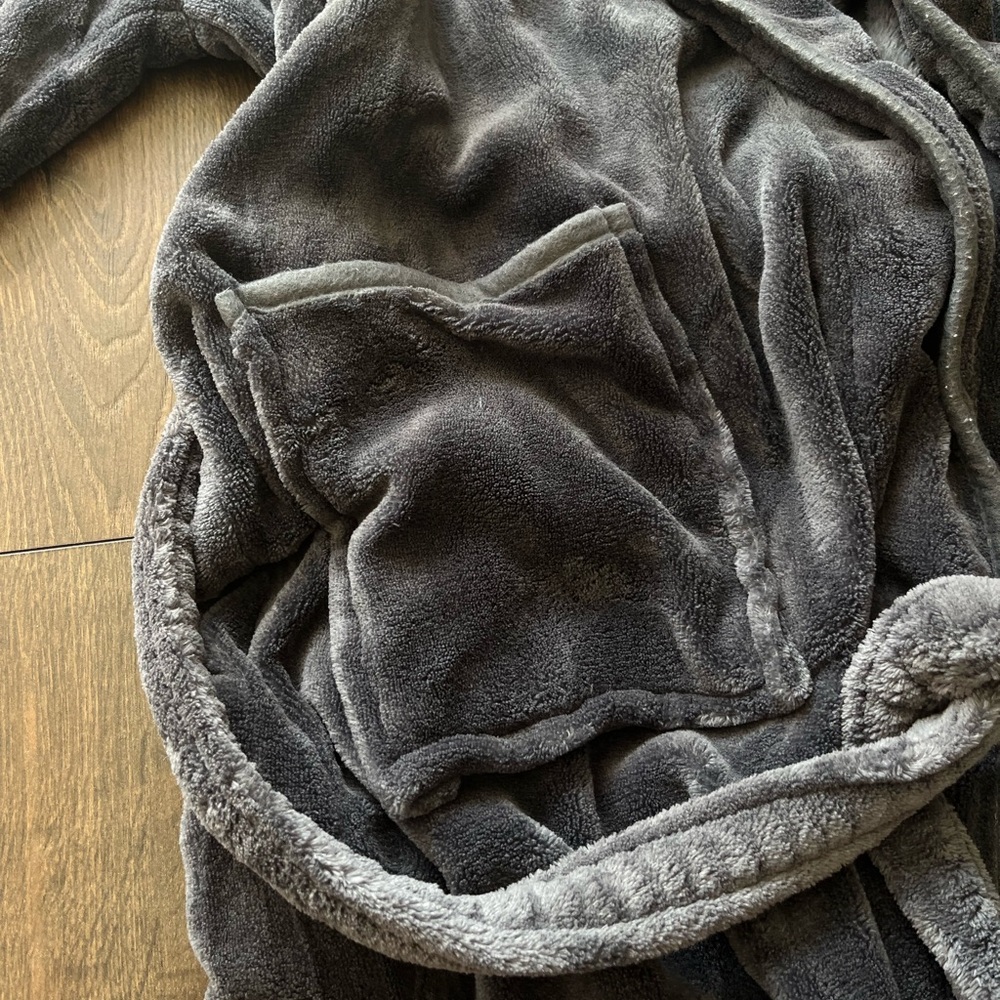 NWOT NY Threads Plush Robe - Picture 5 of 11